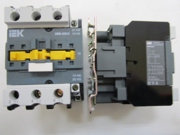 Контактор IEK КМИ-35012 50А NO+NC 220V